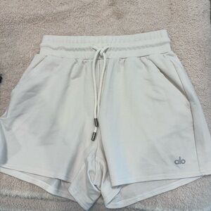 ALO Yoga Cream Athletic Shorts with Elastic Waistband